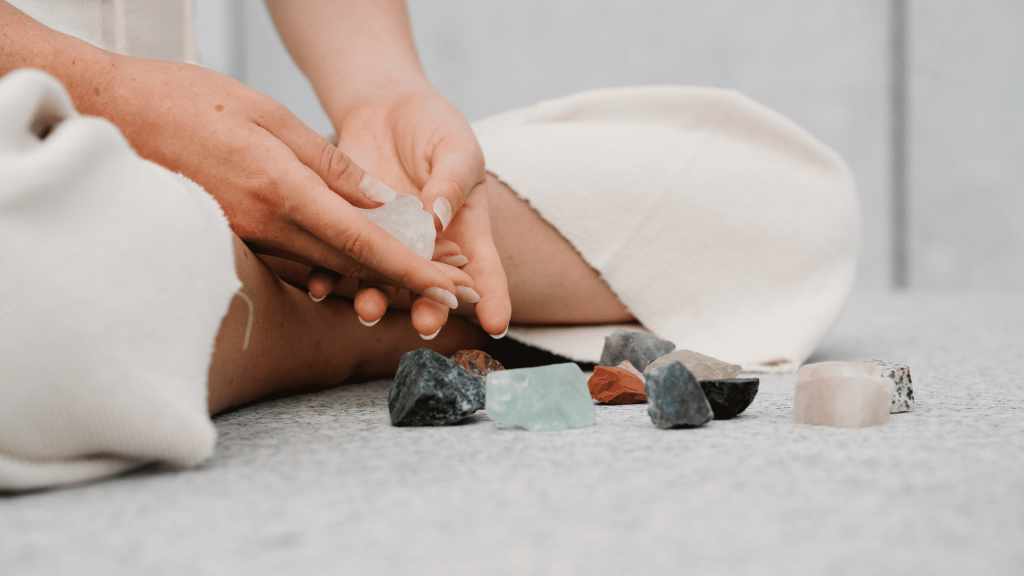 Mirela Stan Terapie cu cristale Rituri sacre de vindecare Crystal Healing Bucuresti mobile